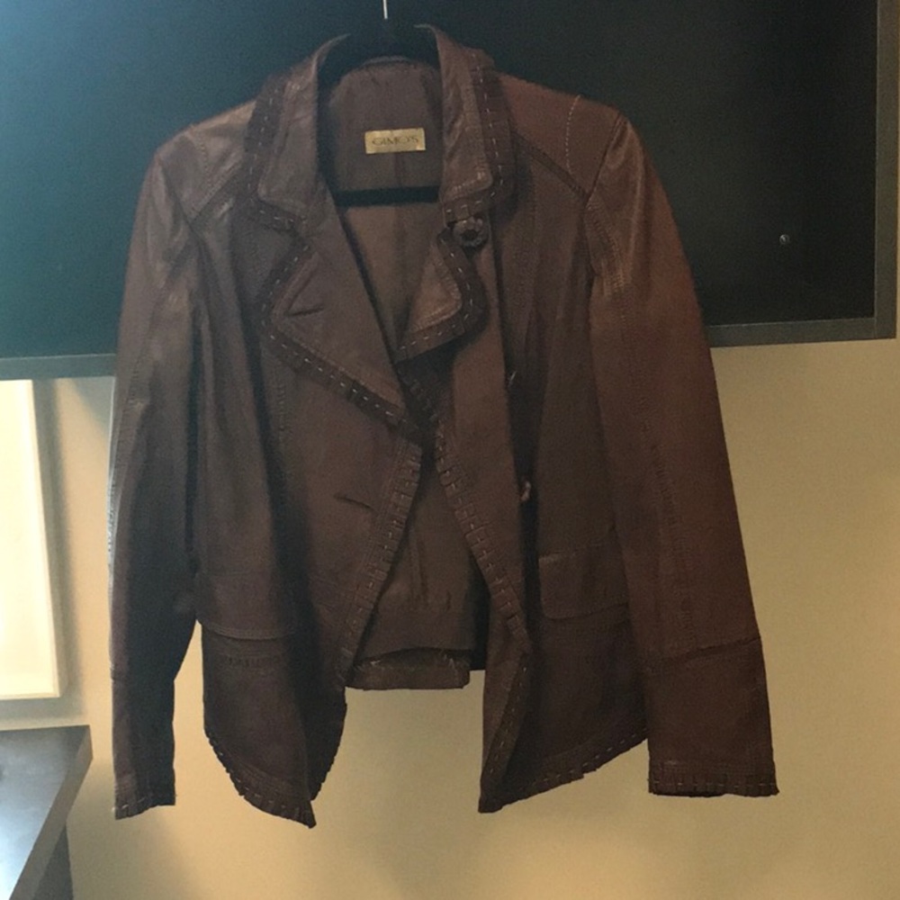 Gimo’s Brown Leather Jacket with Ruffle Details and Contrast Stitching